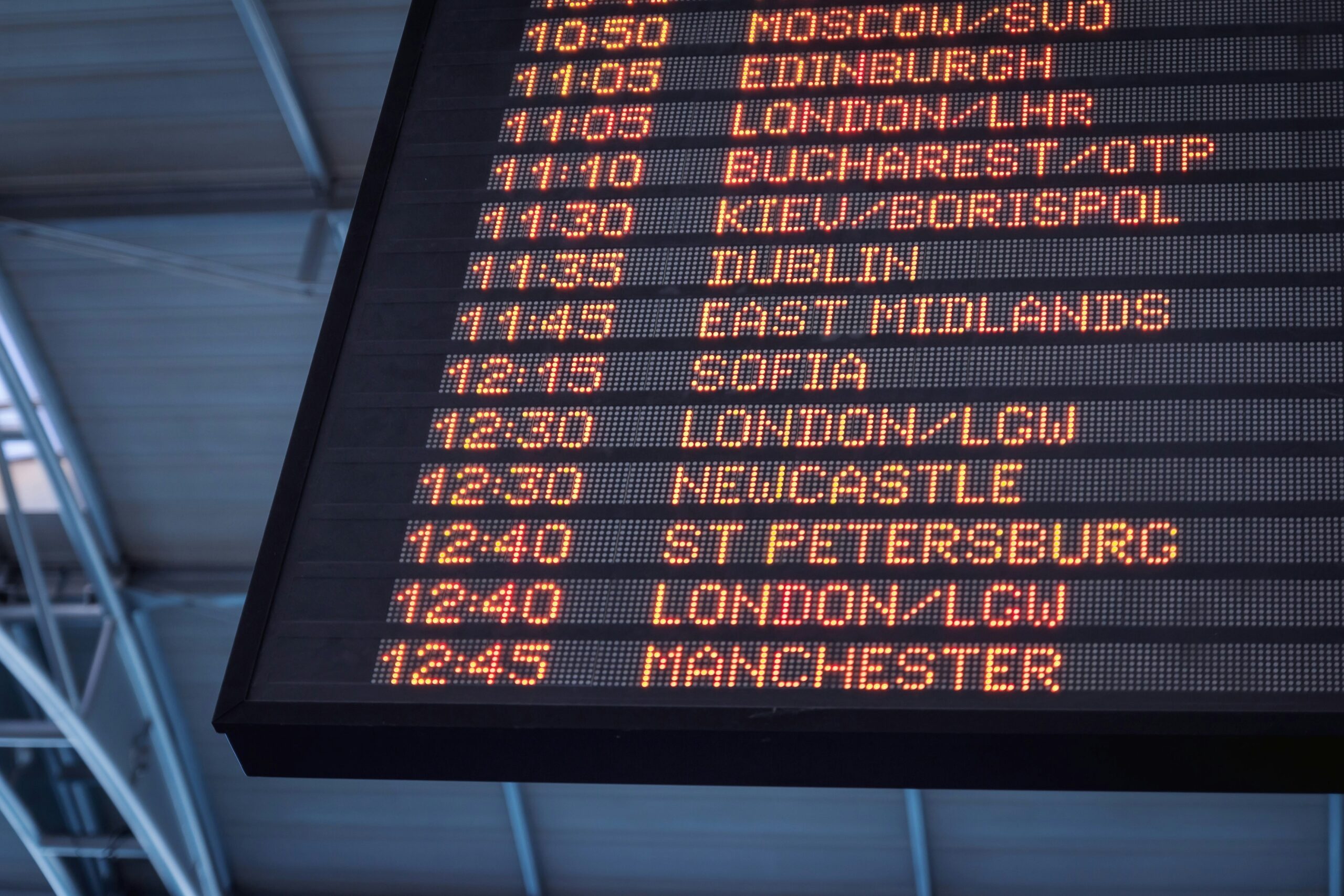 Infographic showing statistics on travel delays and their impact