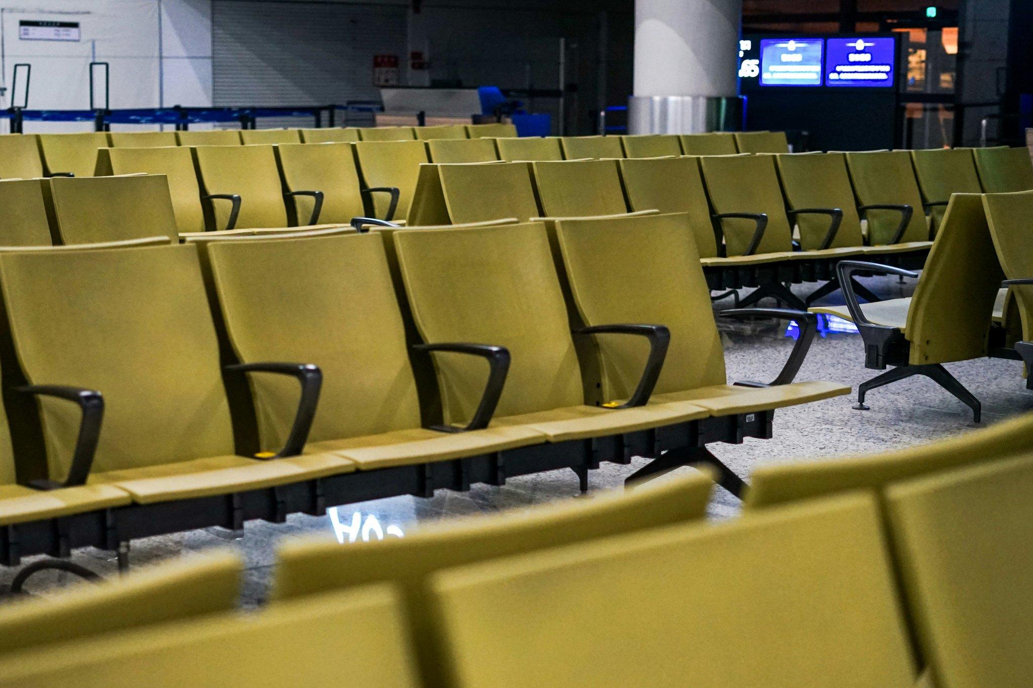 Infographic showing statistics on travelers benefiting from travel delay insurance.