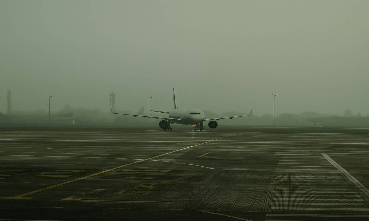 Comparison chart of different travel insurance options highlighting air traffic delay coverage