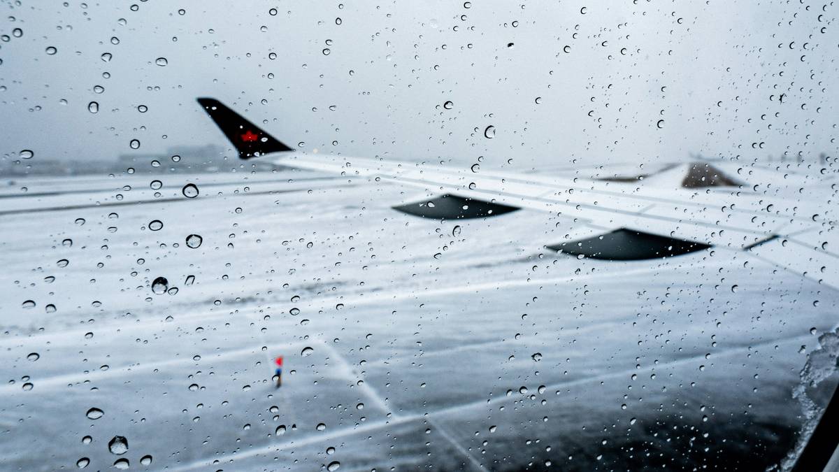 Infographic showing statistics of flight cancellations caused by weather events globally
